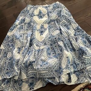 Etiquette size large flowy skirt